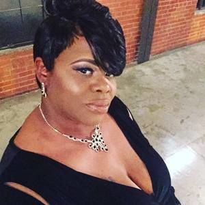 Meet your Posher, Monique