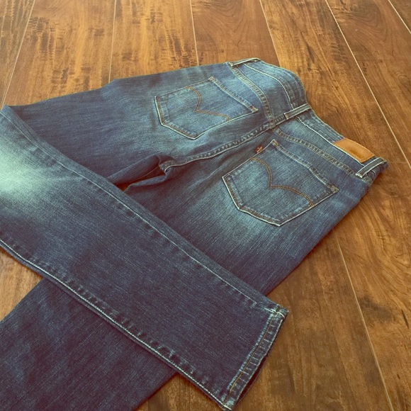 Levis