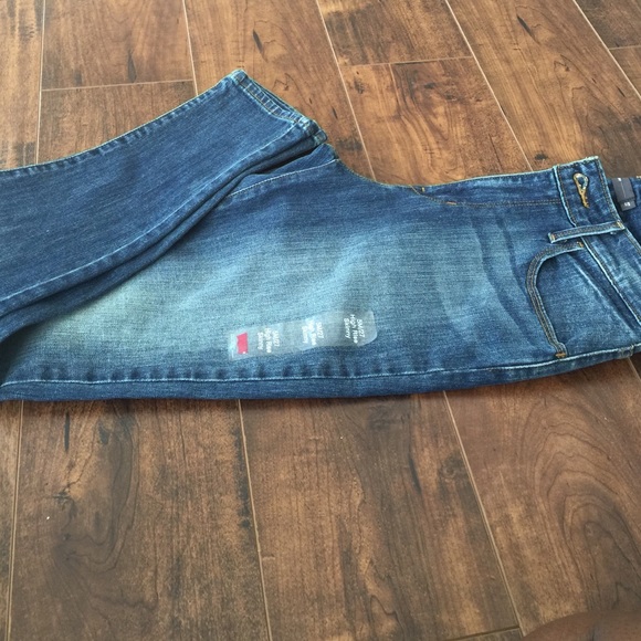 Levis - Picture 2 of 3