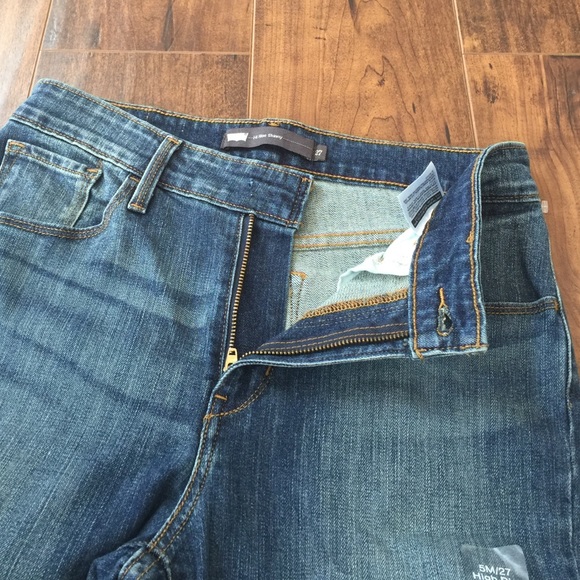Levis - Picture 3 of 3