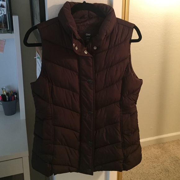 Chocolate GAP puffer vest