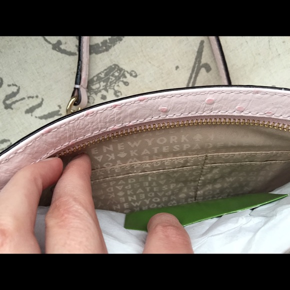 Sale!! Kate Spade Charm City Ostrich Crossbody bag - Picture 3 of 4
