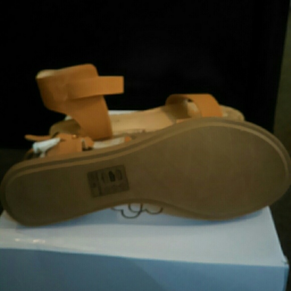 New ladies slippers - Picture 3 of 3