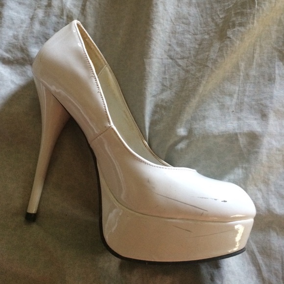 White platform pumps - Picture 2 of 4