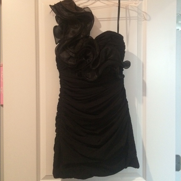 Short 1 shoulder dress homecoming/ wedding ! - Picture 2 of 4