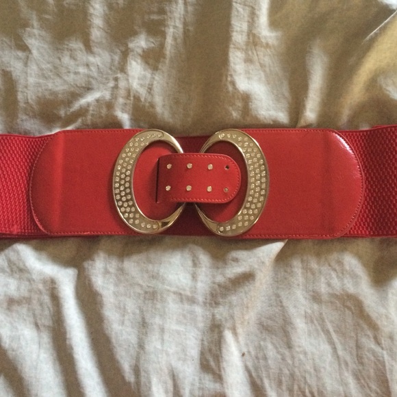 Red stretch belt w/clear stone accents