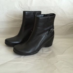Naturalizer black leather boots.
