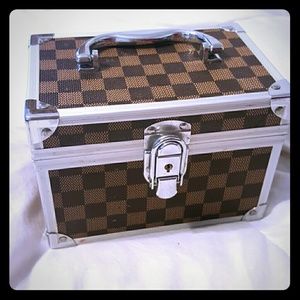 Make Up Train Case Like Louis