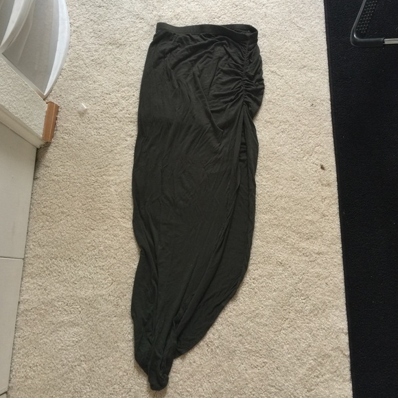 High slit high wasted skirt
