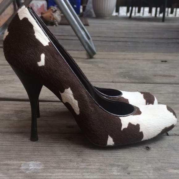 BCBG MaxAzria platform Pumps