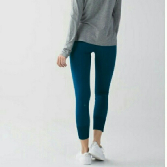 Lulu Lemon Ebb to the street