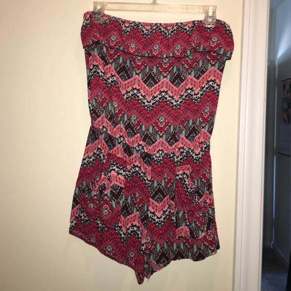 Sleeveless and strapless romper - Picture 1 of 4