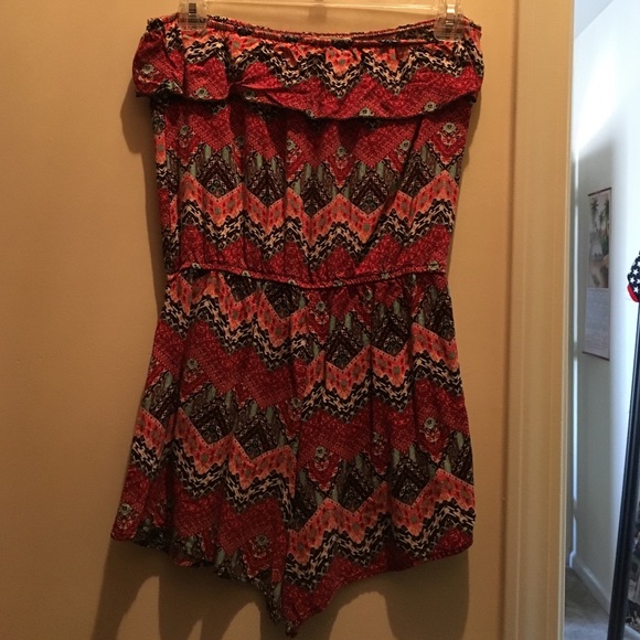 Sleeveless and strapless romper - Picture 2 of 4