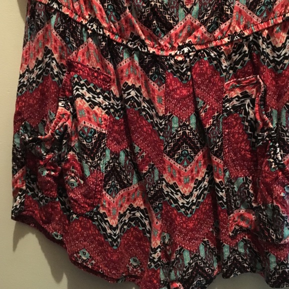 Sleeveless and strapless romper - Picture 3 of 4