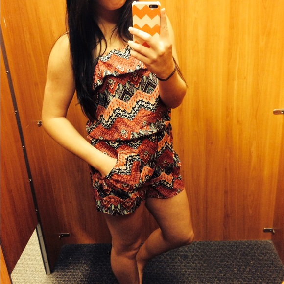 Sleeveless and strapless romper - Picture 4 of 4