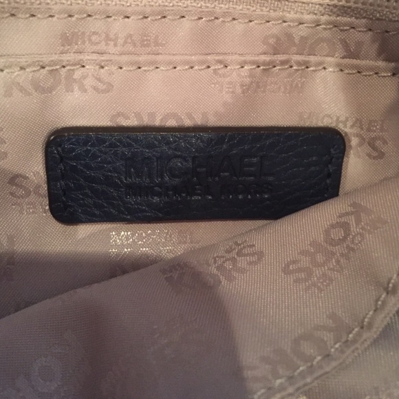 Michael Kors purse - Picture 3 of 4