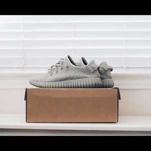 Size 8 Yeezy boost 350