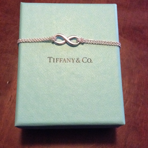 Infinity Tiffany & Co bracelet