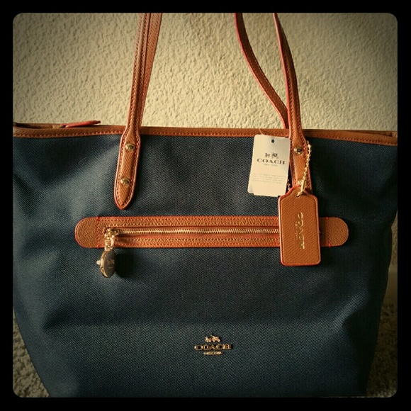 "SOLD" Brandnew authentic Coach tote