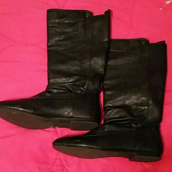 Boots size 9