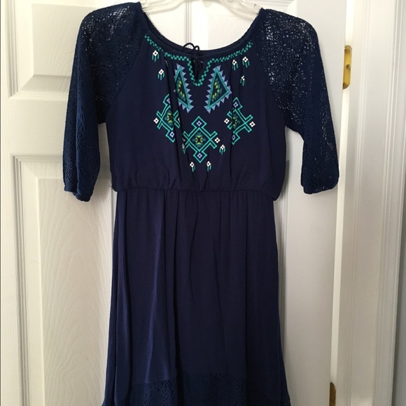 Super cute navy blue long sleeve light dress