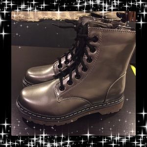 NWOT Double Platinum Metalic Combat Boots