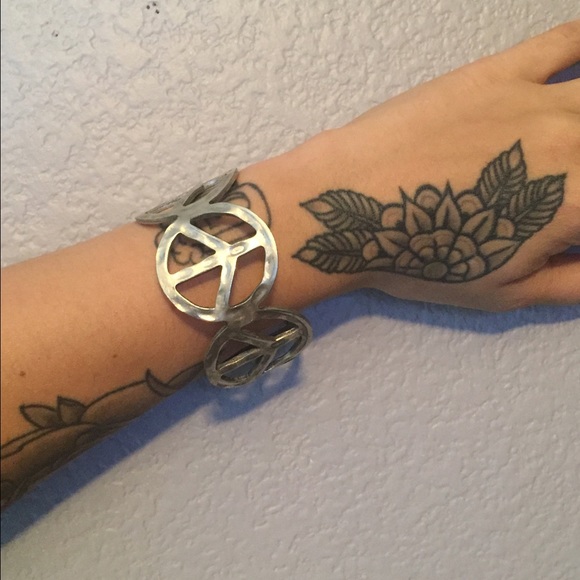 Peace sign arm cuff
