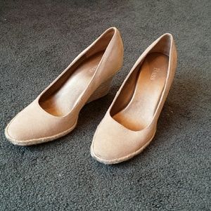 Bass tan wedges. Size states 6 1/2, but I'm a 7.