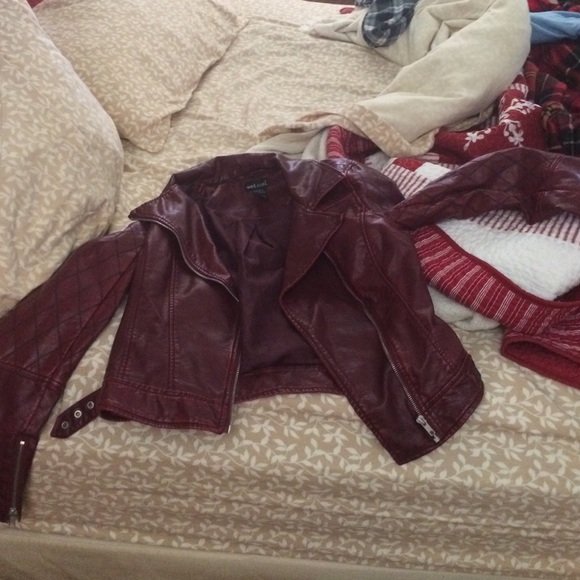 Never worn but tags not attached