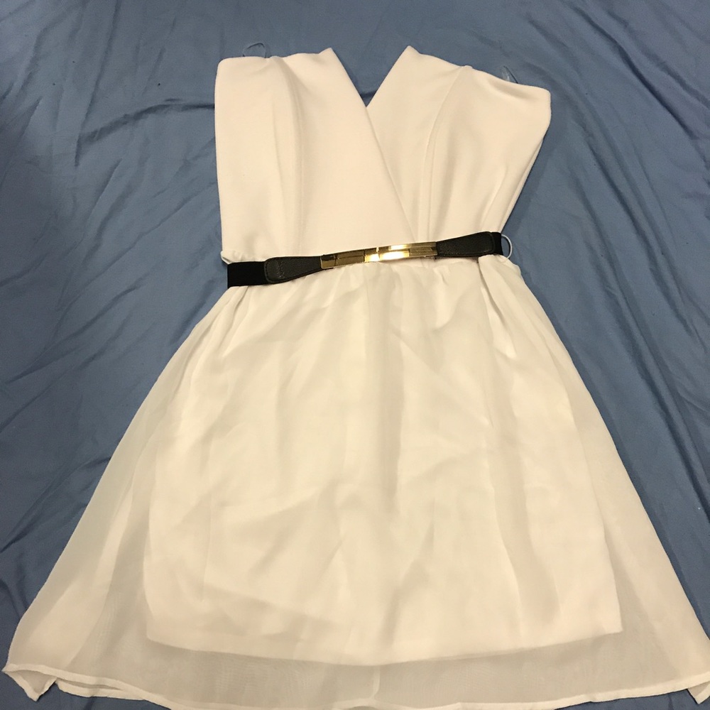 Sleeveless White V-Cut Dress