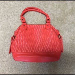 Deux Lux coral woven handbag