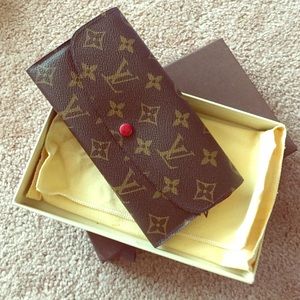 Auth used Louis Vuitton wallet