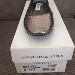 Steve Madden Pewter Snake color flats.