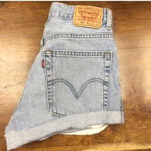 Levi's High Waisted Shorts "26