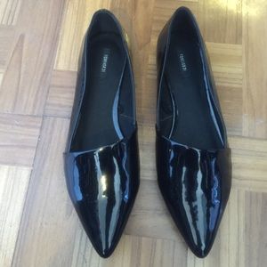 Black patent leather look pointed flats