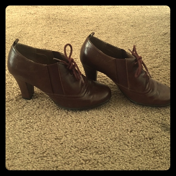 AEROSOLES brown booties size 6.5-- super cute!!