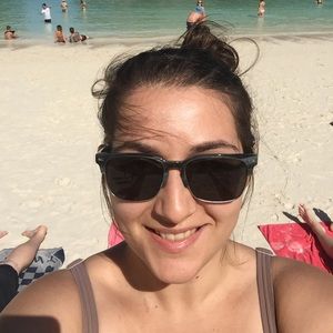 Meet your Posher, Simona