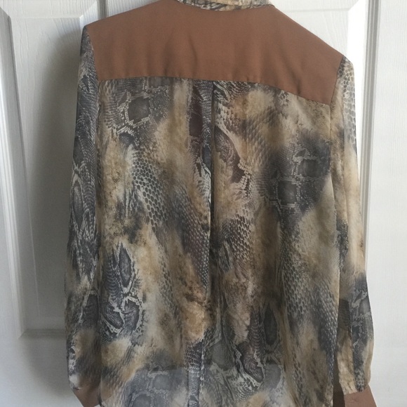 Snakeskin looking chiffon blouse. - Picture 3 of 4