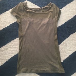 Mesh top and side tee