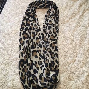 Leopard infinity scarf