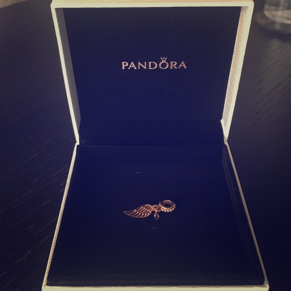 Love & Guidance, Pandora rose