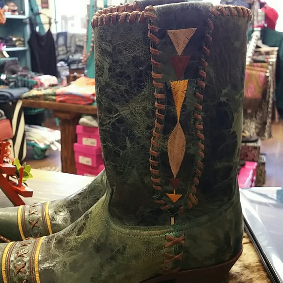 Boot - Picture 2 of 2