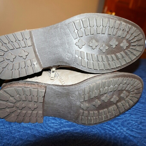 Boots - Picture 4 of 4