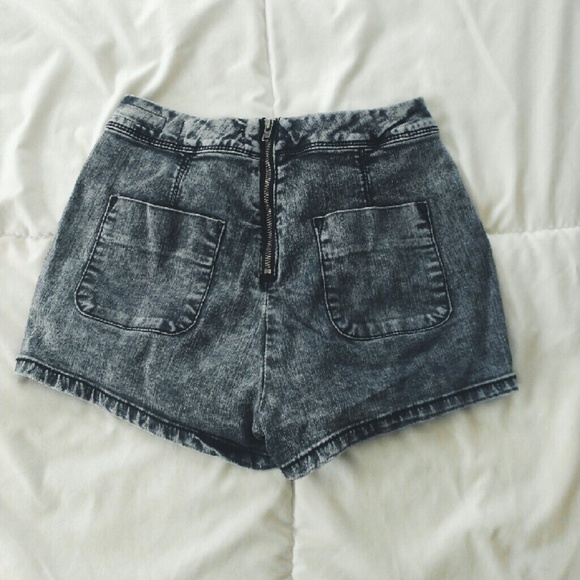 🚫SOLD🚫 ACID WASH hi rise shorts - Picture 2 of 4