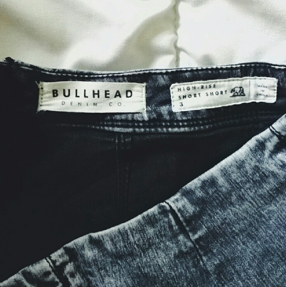 🚫SOLD🚫 ACID WASH hi rise shorts - Picture 3 of 4