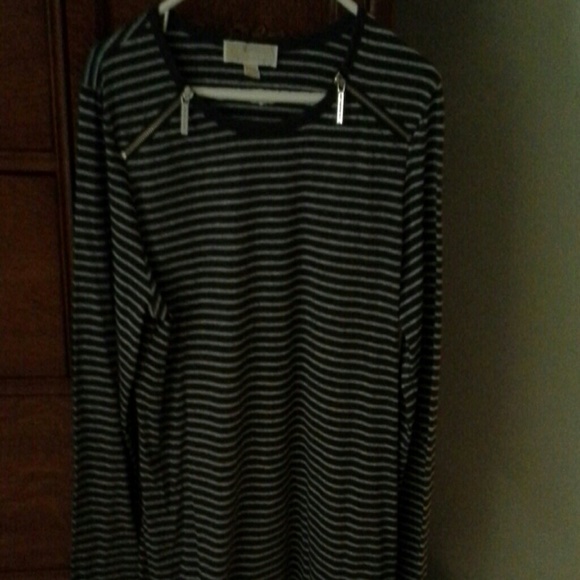 Long sleeve soft top gray and light stripes
