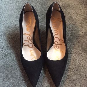 Cute black pointed toe heels