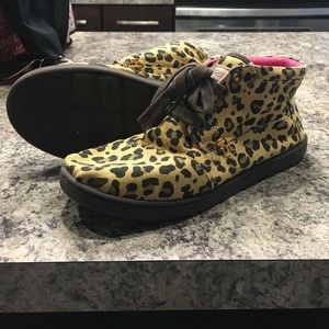 🎉SALE🎉Like New Toms Leopard Botas🎀