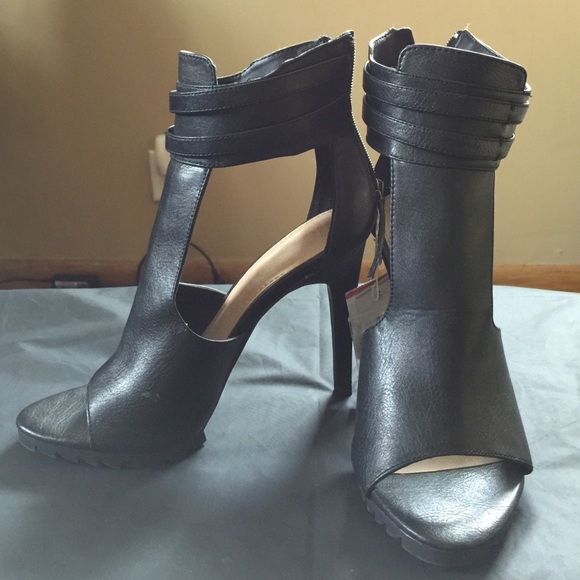Black Zara heels