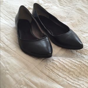 Black pointy toe flats
